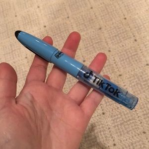 TikTok multi-use highlighter